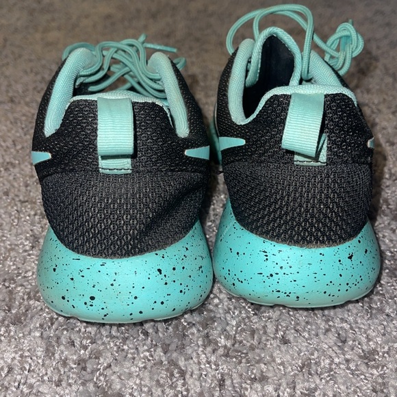 Women's Nike Roshe Runs - Picture 5 of 6